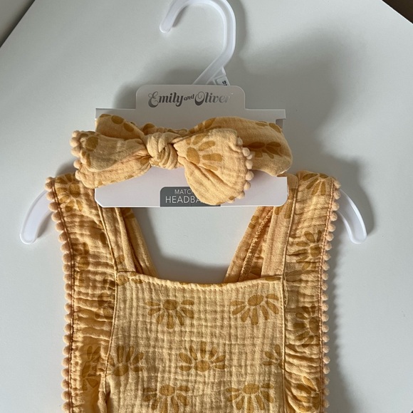 NWT Emily and Oliver | 2 piece Daisy Gauze Sleeveless Romper & Headband set - Picture 2 of 9